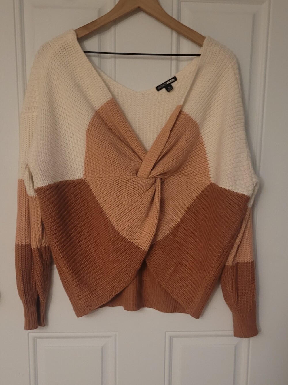 Fashion Nova Plus Women's Twist Front 1X colorblock Sweater